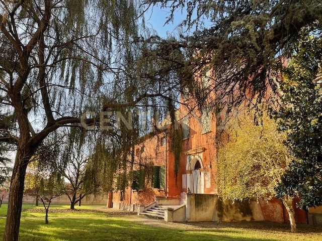 Casa Indipendente in Vendita a Bergantino, 795'000€, 1554 m²