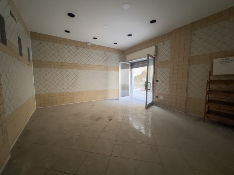 Negozio in Vendita a Acerra, 35'000€, 50 m²