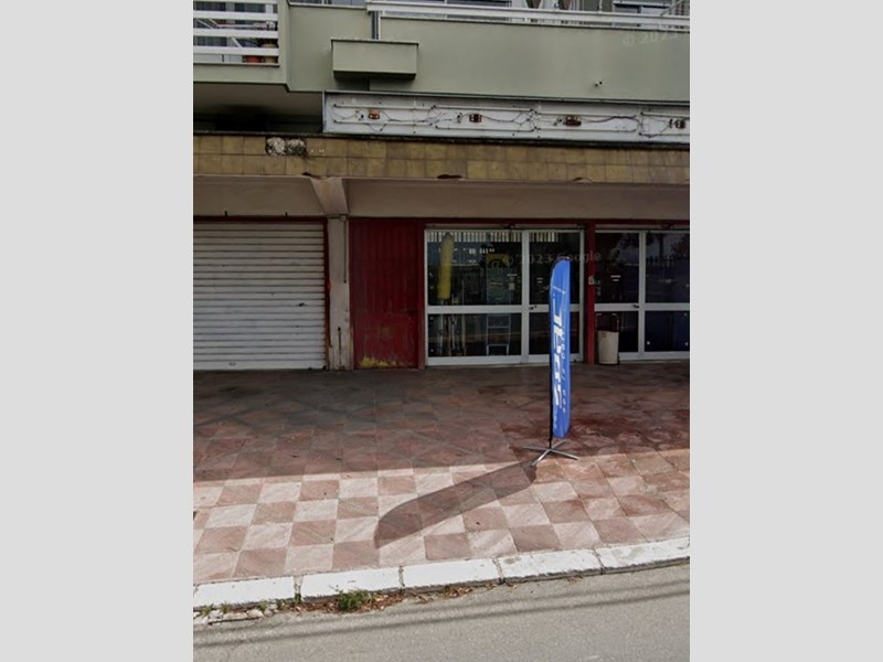 Immobile commerciale in Vendita a Grottaglie, zona Via Pio XII 13, 140'000€, 130 m²