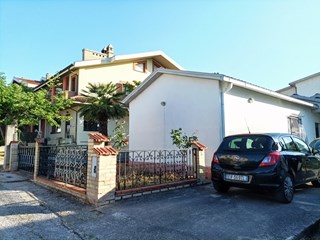 Casa Indipendente in Vendita a Loreto Aprutino, zona Passo Cordone, 90'000€, 90 m²