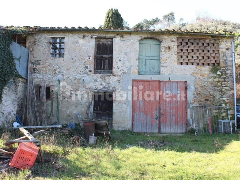 Casale in Vendita a Capannori, 73'000€, 200 m²