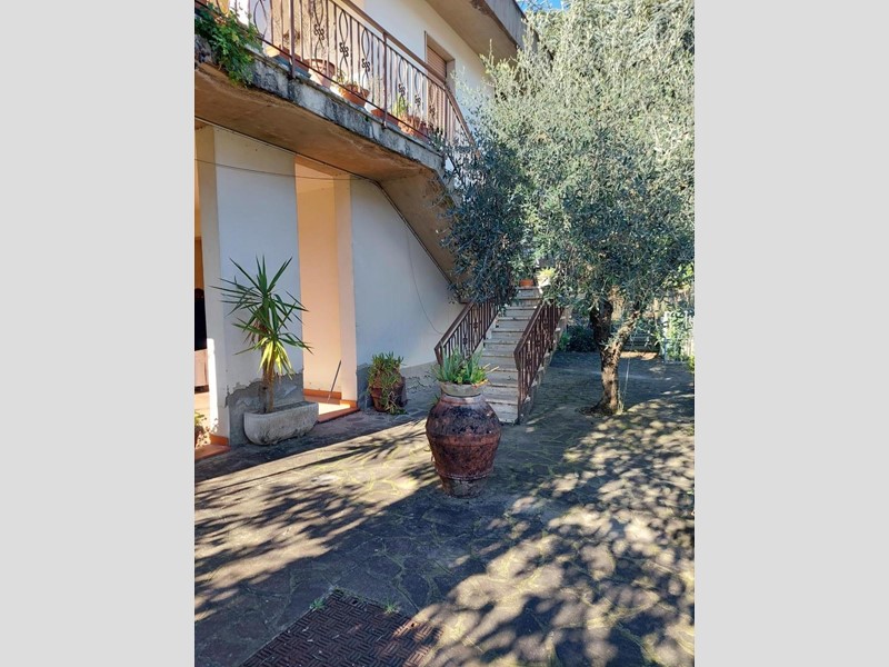 Casa Indipendente in Vendita a Castelfranco di Sotto, 240'000€, 220 m², con Box