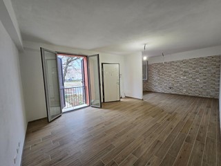 Appartamento in Vendita a Colle di Val D'Elsa, 360'000€, 90 m², con Box