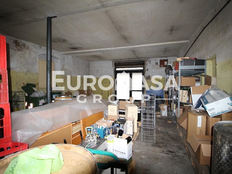 Negozio in Vendita a Lucca, zona Ponte a Moriano, 70'000€, 150 m²