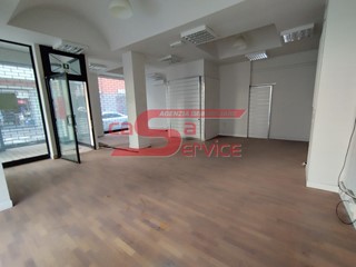 Immobile commerciale in Affitto a Montecatini Terme, 1'000€, 90 m²
