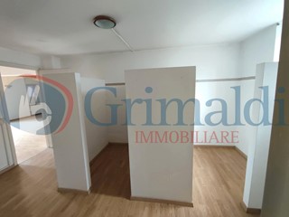 Ufficio in Affitto a Corciano, 590€, 100 m²