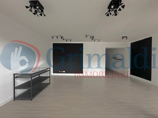 Negozio in Affitto a Bastia Umbra, 1'000&euro;, 70 m²
