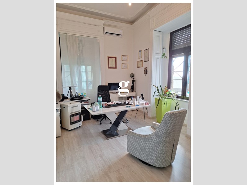 Appartamento in Vendita a Salerno, 720'000€, 226 m²