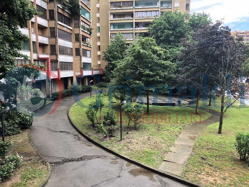 Negozio in Vendita a Pieve Emanuele, 43'000€, 64 m²