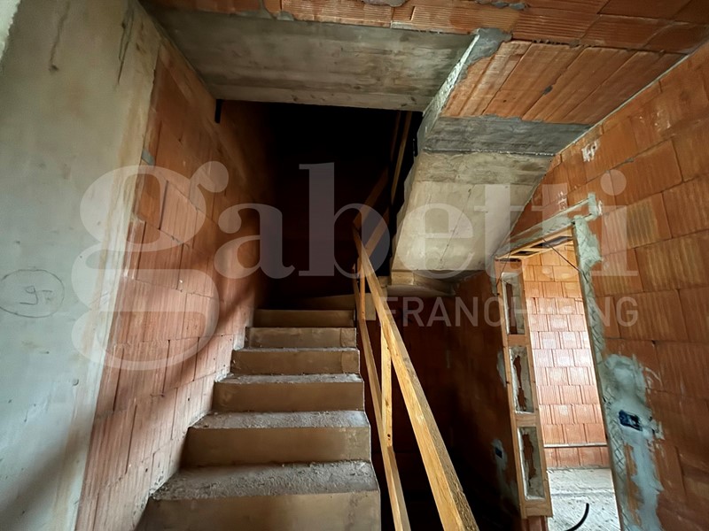 Villa bifamiliare in Vendita a Agna, 210'000€, 138 m²