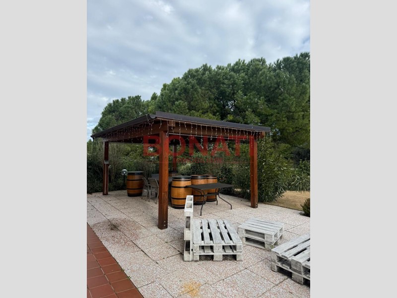 Immobile commerciale in Vendita a Gambassi Terme, zona Varna, 5'200'000€, 1200 m²