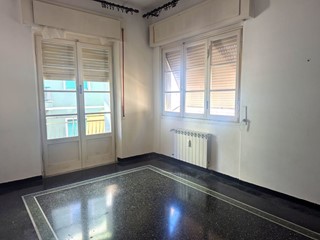 Appartamento in Vendita a Genova, 68'000€, 79 m²