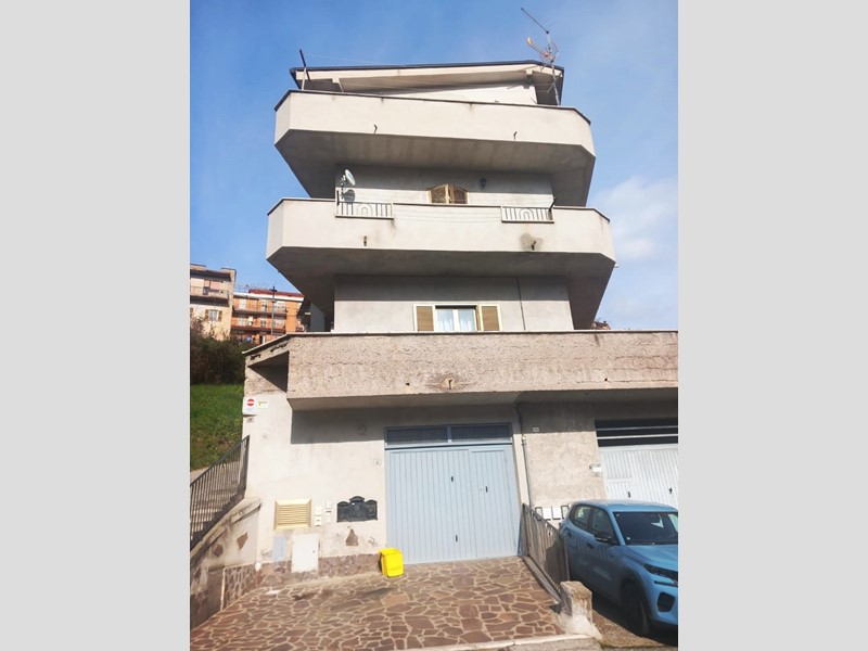 Appartamento in Vendita a San Gregorio da Sassola, 189'000€, 142 m²