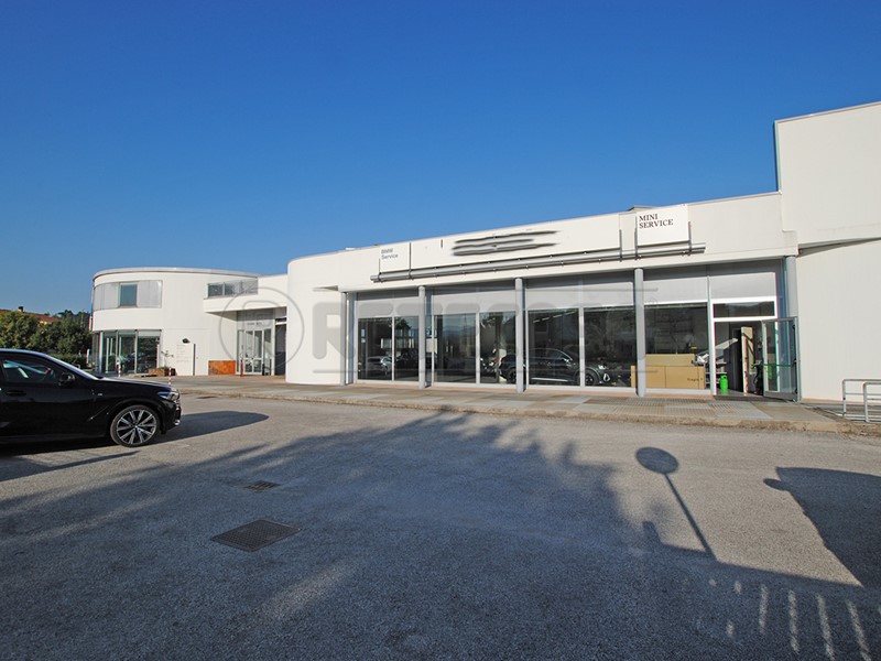 Immobile commerciale in Vendita a Arzignano, 950'000€, 964 m²