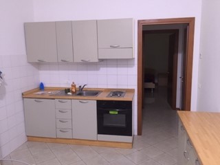 Bilocale in Vendita a Pistoia, 100'000€, 60 m², arredato
