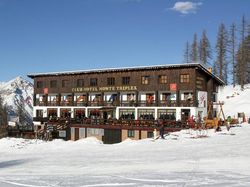 Attività commerciale in Vendita a Sauze d'Oulx, zona Località Sportinia, 2145 m²