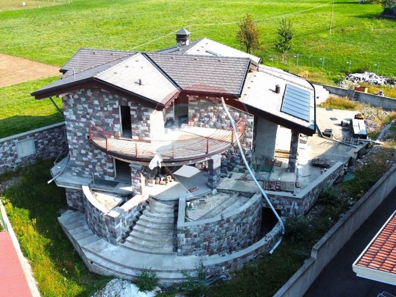 Villa in Vendita a Artogne, 599'000€, 557 m²