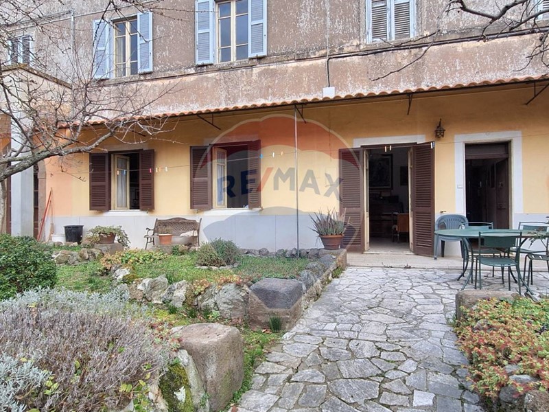 Appartamento in Vendita a Vallerano, 40'000€, 164 m²