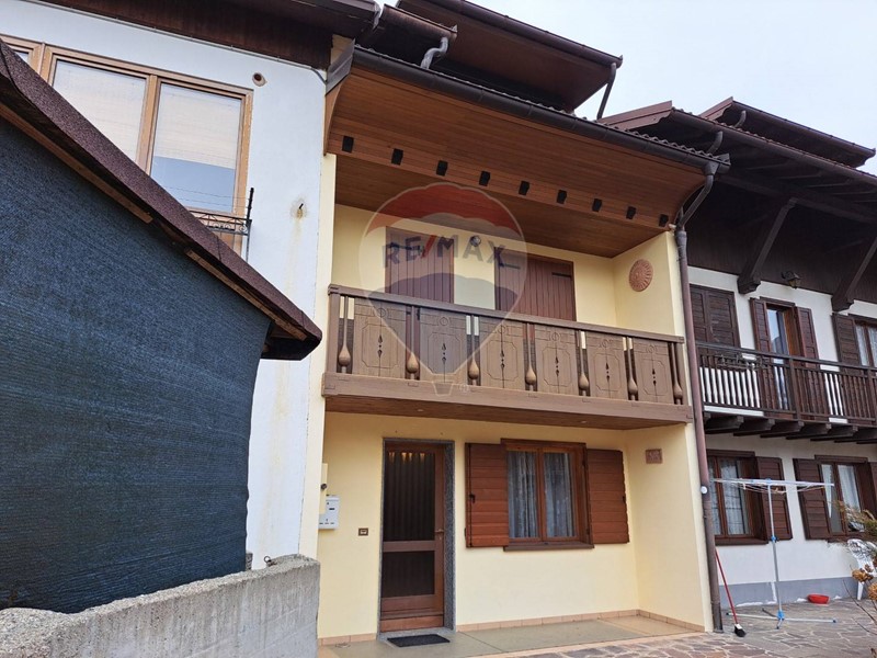 Casa Semi Indipendente in Vendita a Lamon, zona Centro, 140'000€, 110 m²