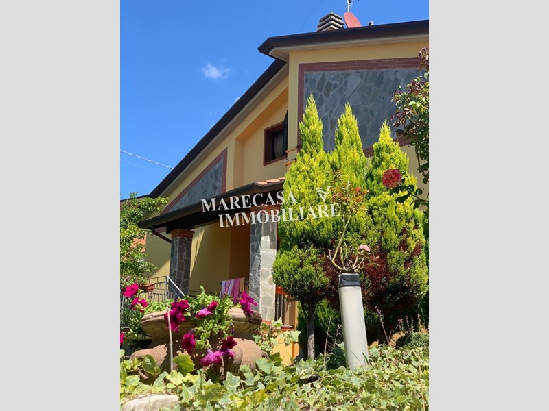 Villetta a schiera in Vendita a Castelnuovo Magra, 570'000€, 320 m², arredato