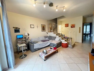 Casa Indipendente in Vendita a Poggibonsi, 300'000€, 110 m², con Box