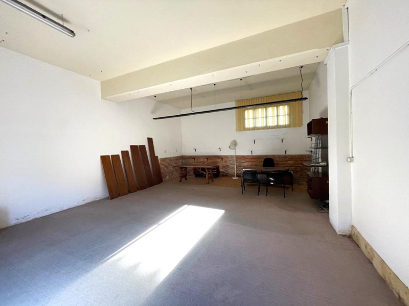 Immobile commerciale in Vendita a Santa Croce sull'Arno, 100'000€, 121 m²