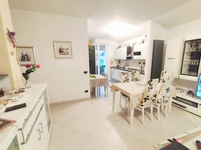 Appartamento in Vendita a La Spezia, zona Limone, 235'000€, 160 m², con Box