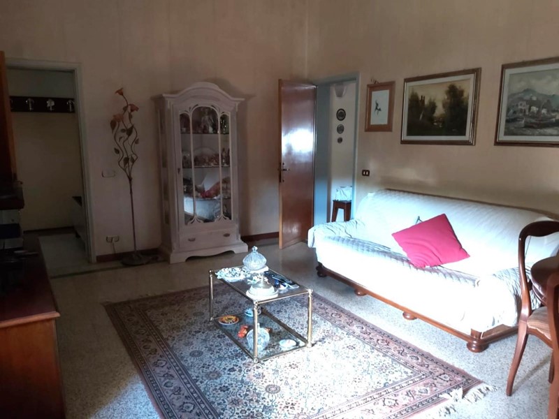 Casa Indipendente in Vendita a Capannori, zona Marlia, 345'000€, 260 m²