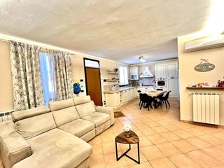 Appartamento in Vendita a Montaione, 198'000€, 107 m², con Box