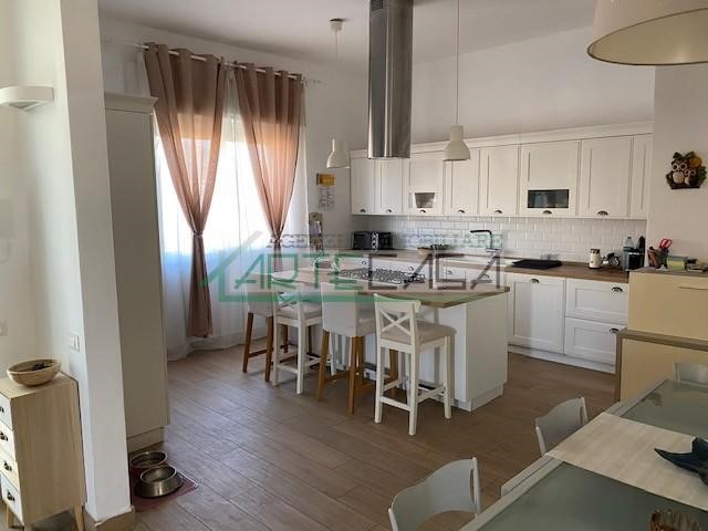 Quadrilocale in Vendita a Cascina, zona San Frediano a Settimo, 300'000€, 122 m², arredato