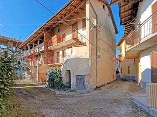 Casale in Vendita a Invorio, 59'000€, 214 m²