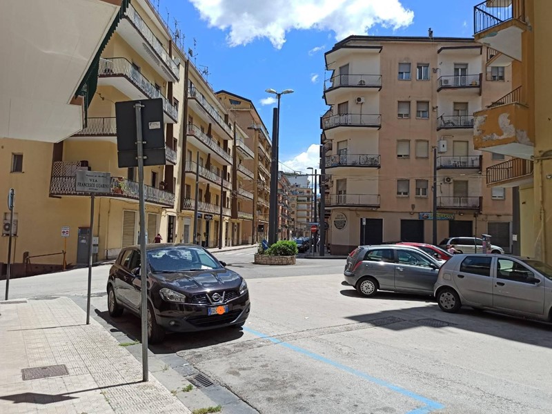 Immobile commerciale in Affitto a Avellino, 250&euro;, 25 m²