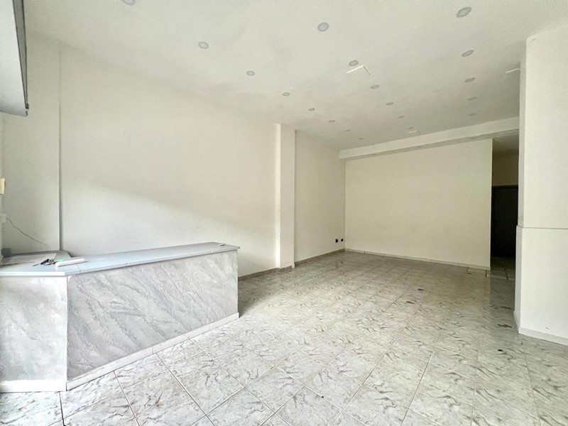 Negozio in Vendita a Pozzuoli, 65'000€, 55 m²