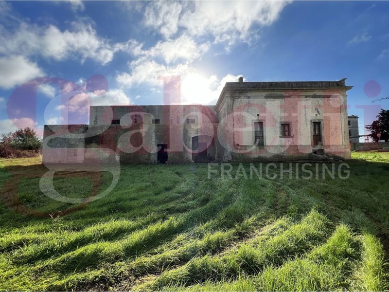 Villa in Vendita a Zollino, 330'000€, 680 m²