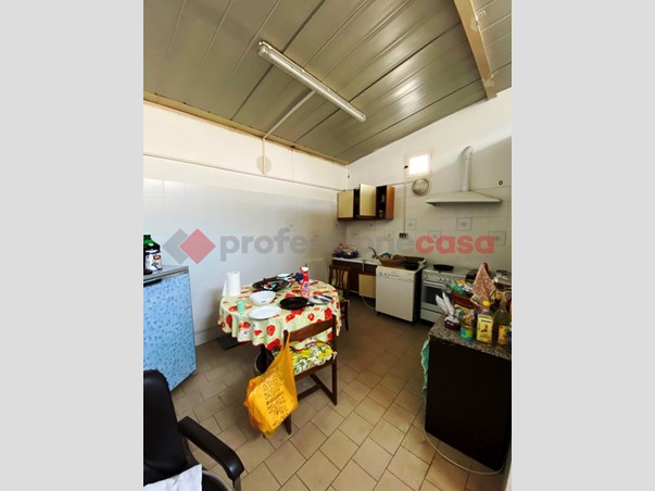 Capannone in Vendita a Livorno, 395'000&euro;, 780 m²