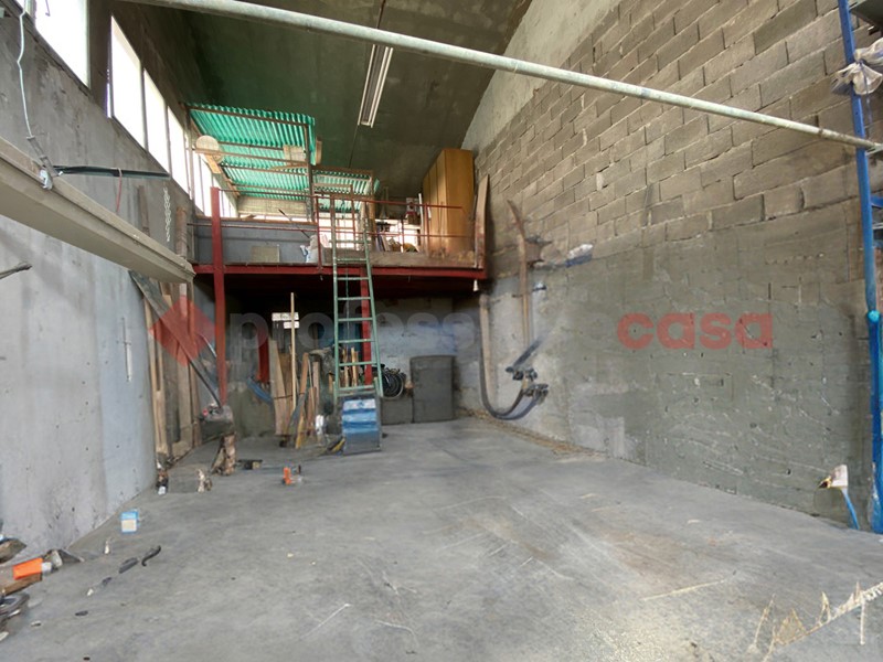 Magazzino in Vendita a Livorno, 129'000&euro;, 75 m²