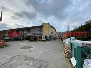 Negozio in Vendita a Crespina Lorenzana, 370'000€, 500 m²