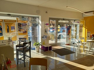 Attività commerciale in Vendita a Bari, 40'000€, 70 m²