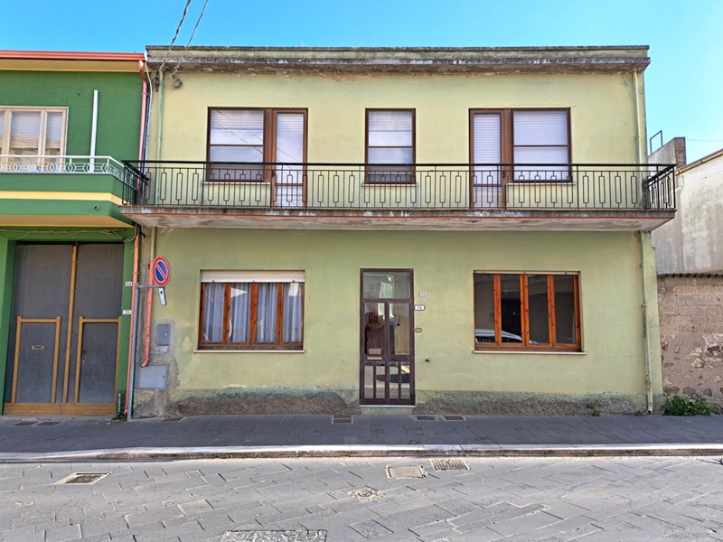 Casa Indipendente in Vendita a Sanluri, 100'000€, 186 m²