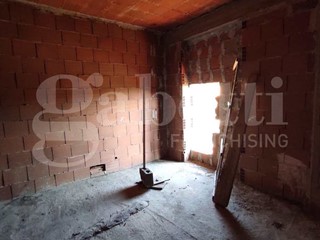 Quadrilocale in Vendita a Belpasso, 65'000€, 120 m²