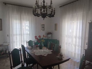 Trilocale in Vendita a Siracusa, zona Tisia Tica Zecchino, 79'000&euro;, 110 m²
