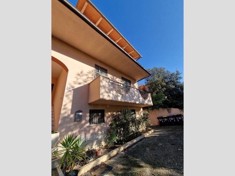 Casa Semi Indipendente in Vendita a Baschi, 230'000&euro;, 195 m², con Box