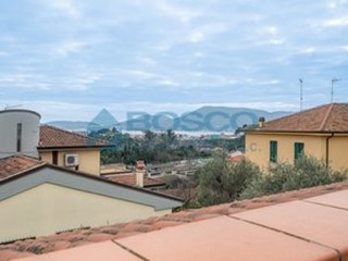 Appartamento in Vendita a La Spezia, zona Est, 330'000€, 170 m², con Box