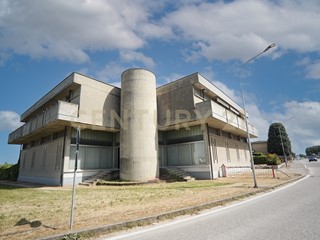 Immobile commerciale in Vendita a Casaleone, 399'000€, 951 m²