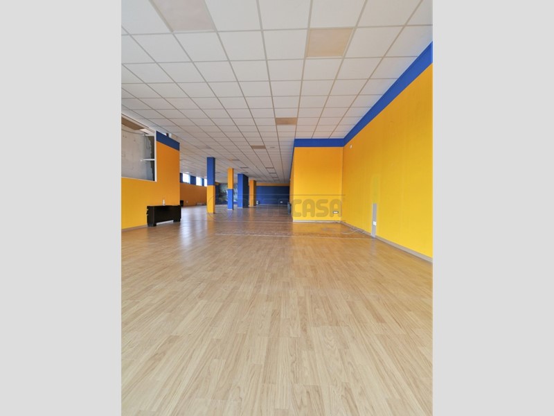 Immobile commerciale in Affitto a Vicenza, 4'000€, 460 m²