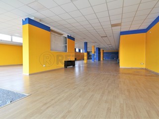 Immobile commerciale in Affitto a Vicenza, 4'000€, 460 m²