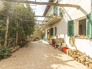 Casa Indipendente in Vendita a Serra Riccò, 230'000€, 138 m²