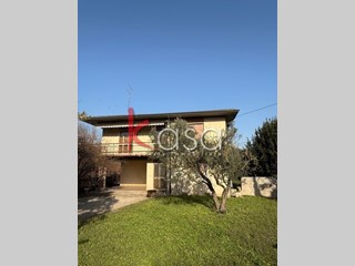 Casa Indipendente in Vendita a Gambellara, 190 m², con Box