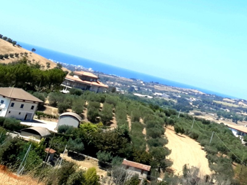 Casa Indipendente in Vendita a Tortoreto, 415'000€, 610 m²