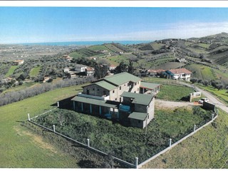 Casa Indipendente in Vendita a Tortoreto, 415'000€, 610 m²